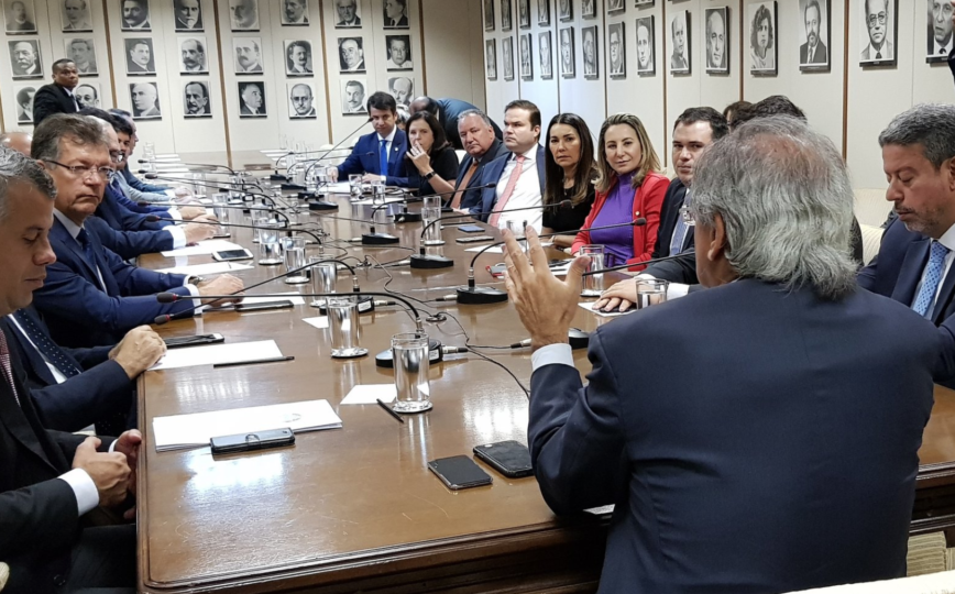 reuniao-bancadaPP-Guedes-868x644